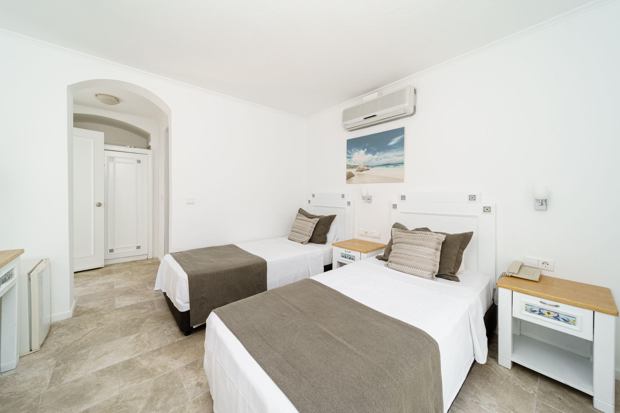 Costa Sariyaz Hotel Bodrum Bagian luar foto